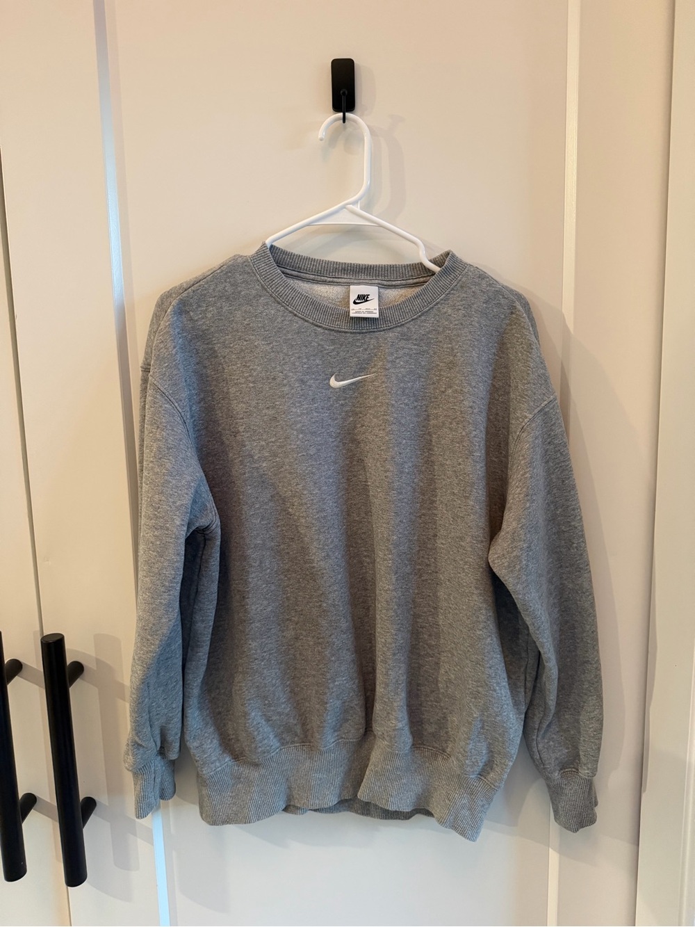 🩶 Sz XS Nike Women’s Gray Crewneck Sweatshirt with White Swoosh